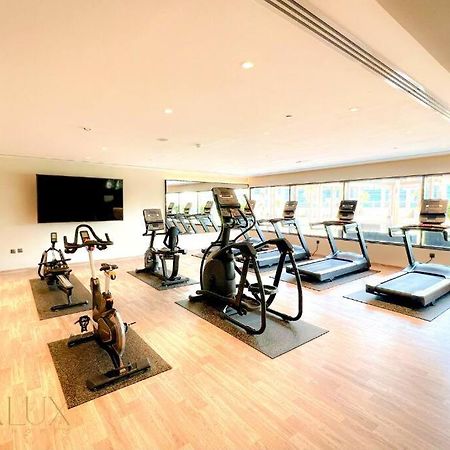 Lovely Big Studio W/ Burj Khalifa View In Downtown Dubai Exteriör bild