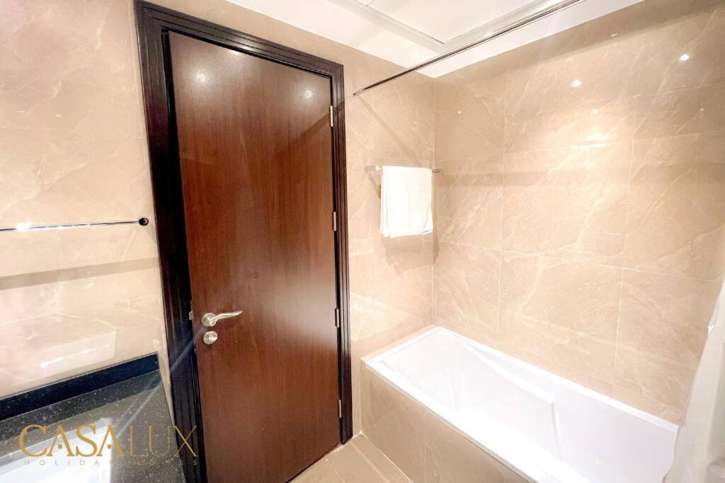 Lovely Big Studio W/ Burj Khalifa View In Downtown Dubai Exteriör bild