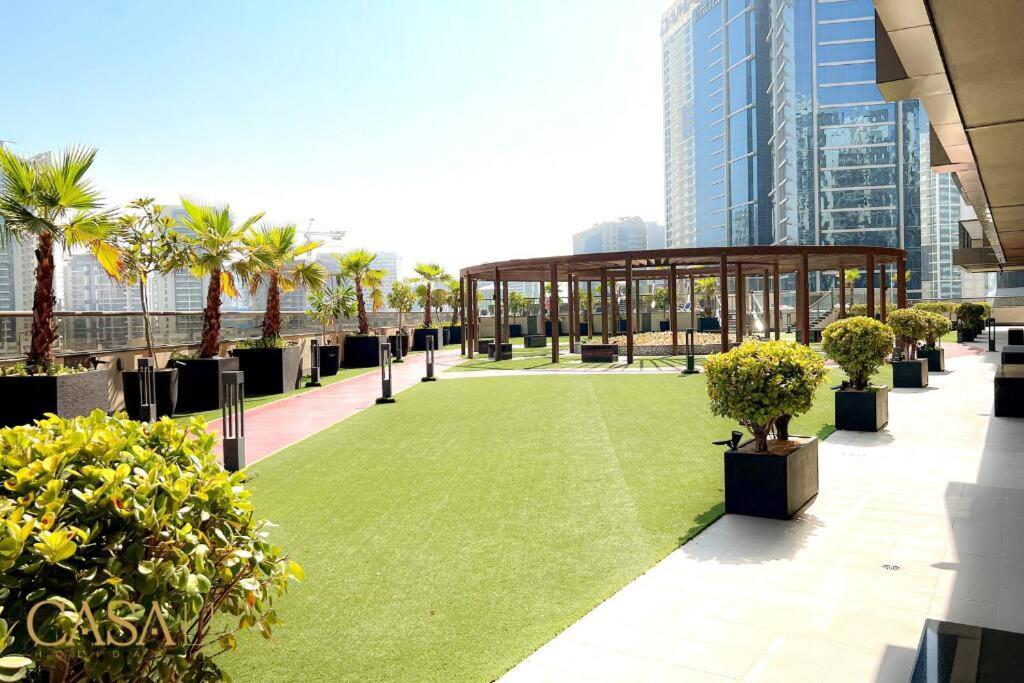 Lovely Big Studio W/ Burj Khalifa View In Downtown Dubai Exteriör bild